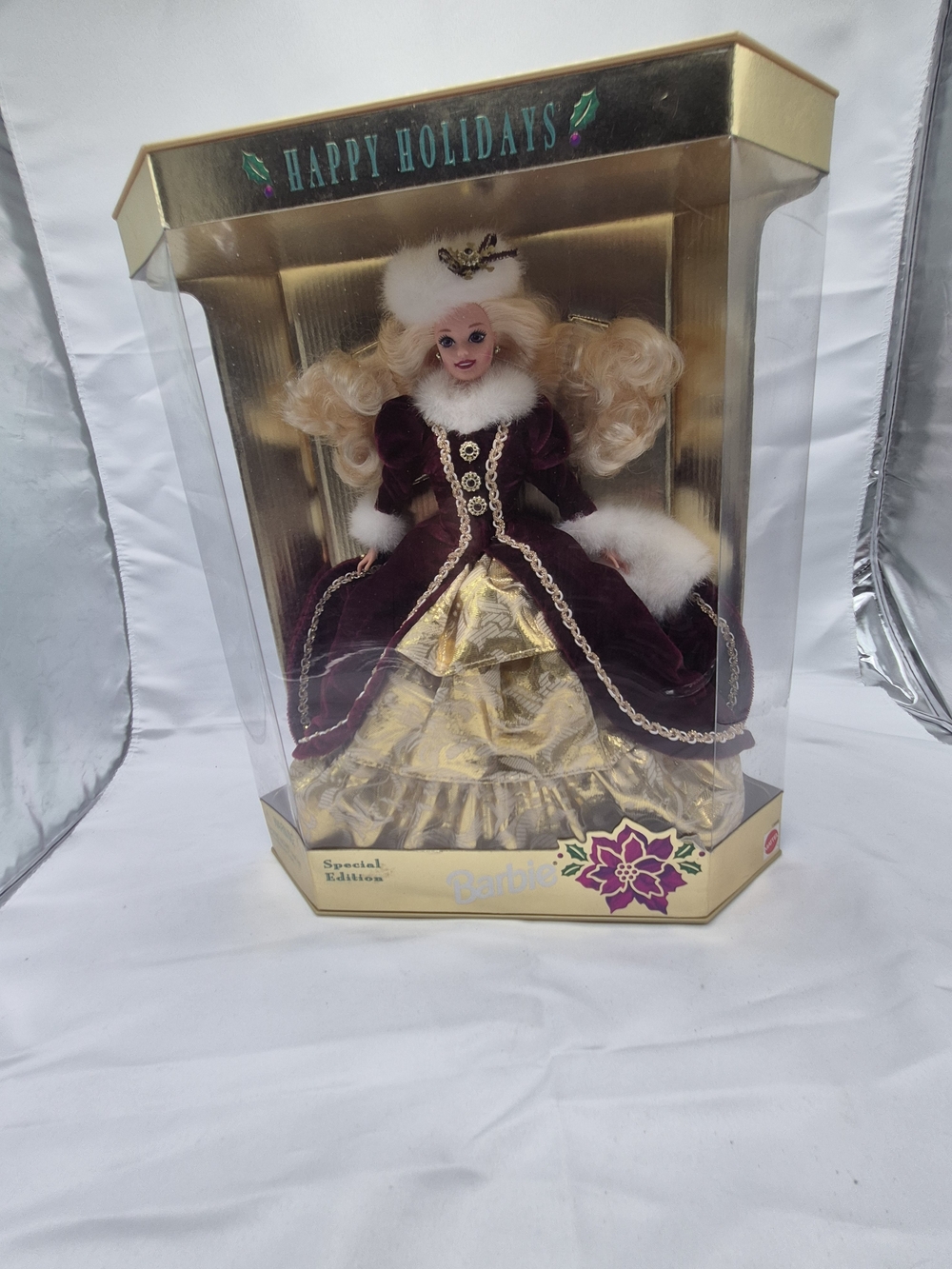 Barbie Happy Holidays Special Edition Doll - Burgundy & Gold Holiday Gown Cinta